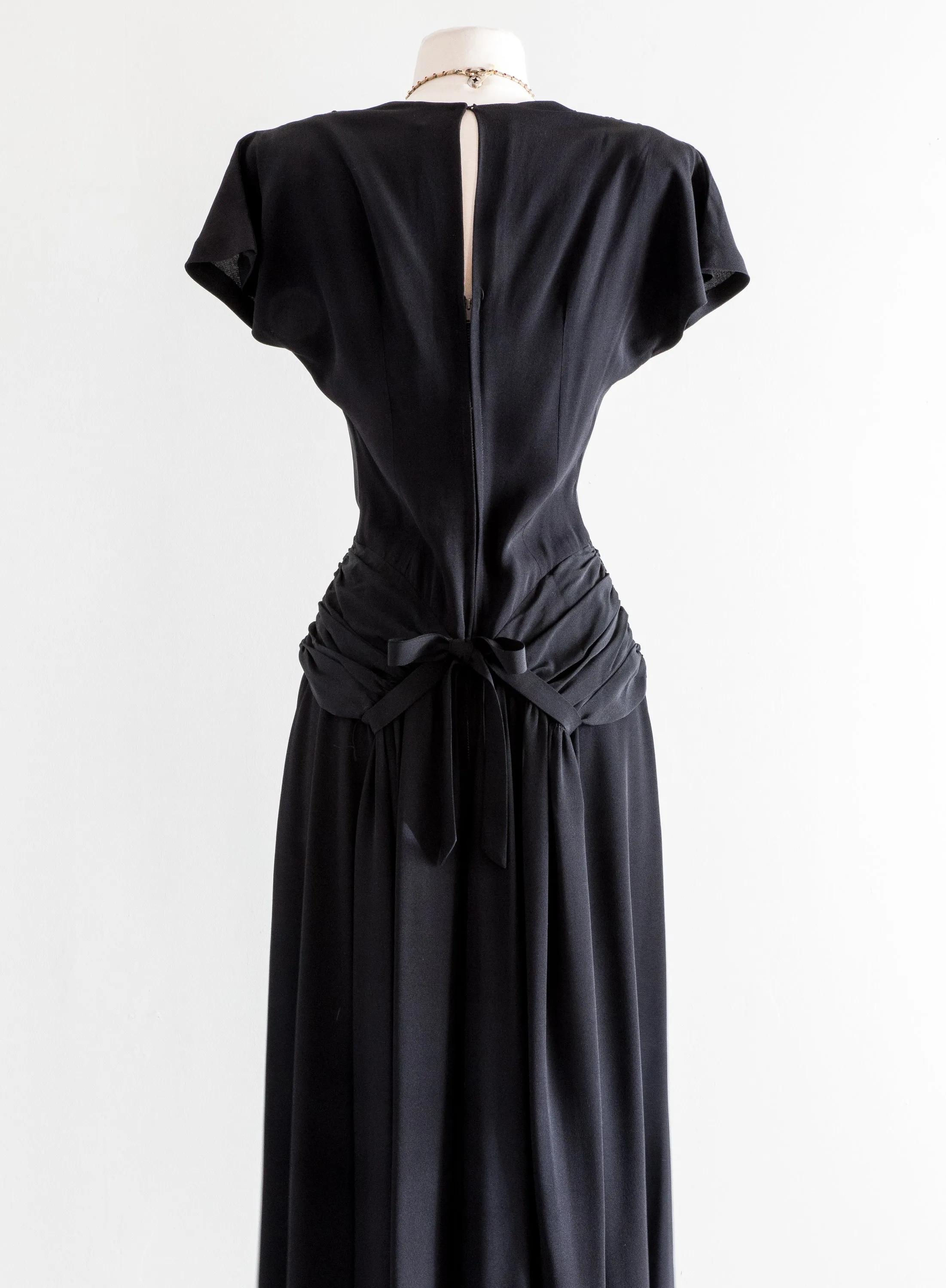 1940's Femme Fatale Perfectly Draped Black Cocktail Dress / Waist 27"