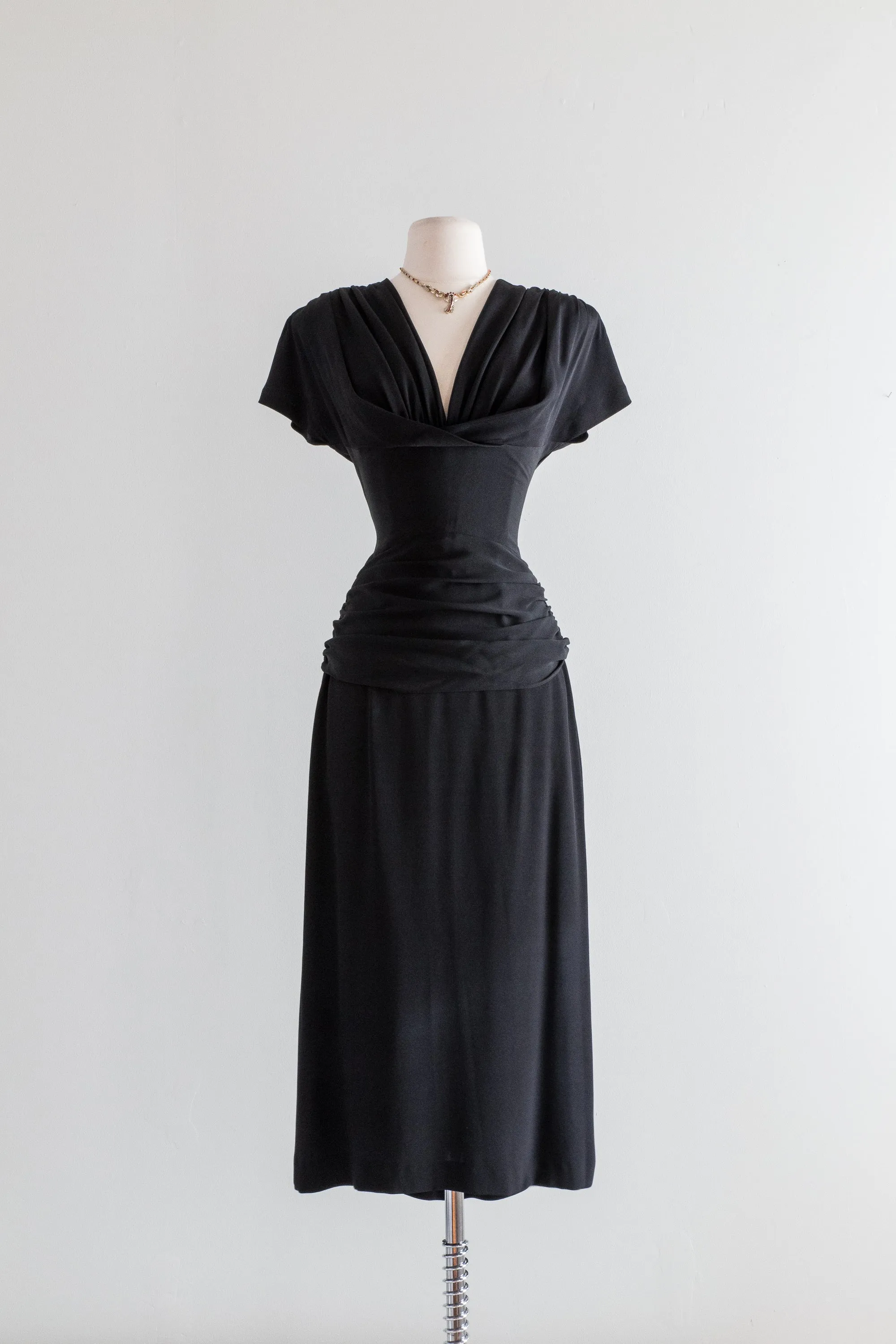 1940's Femme Fatale Perfectly Draped Black Cocktail Dress / Waist 27"