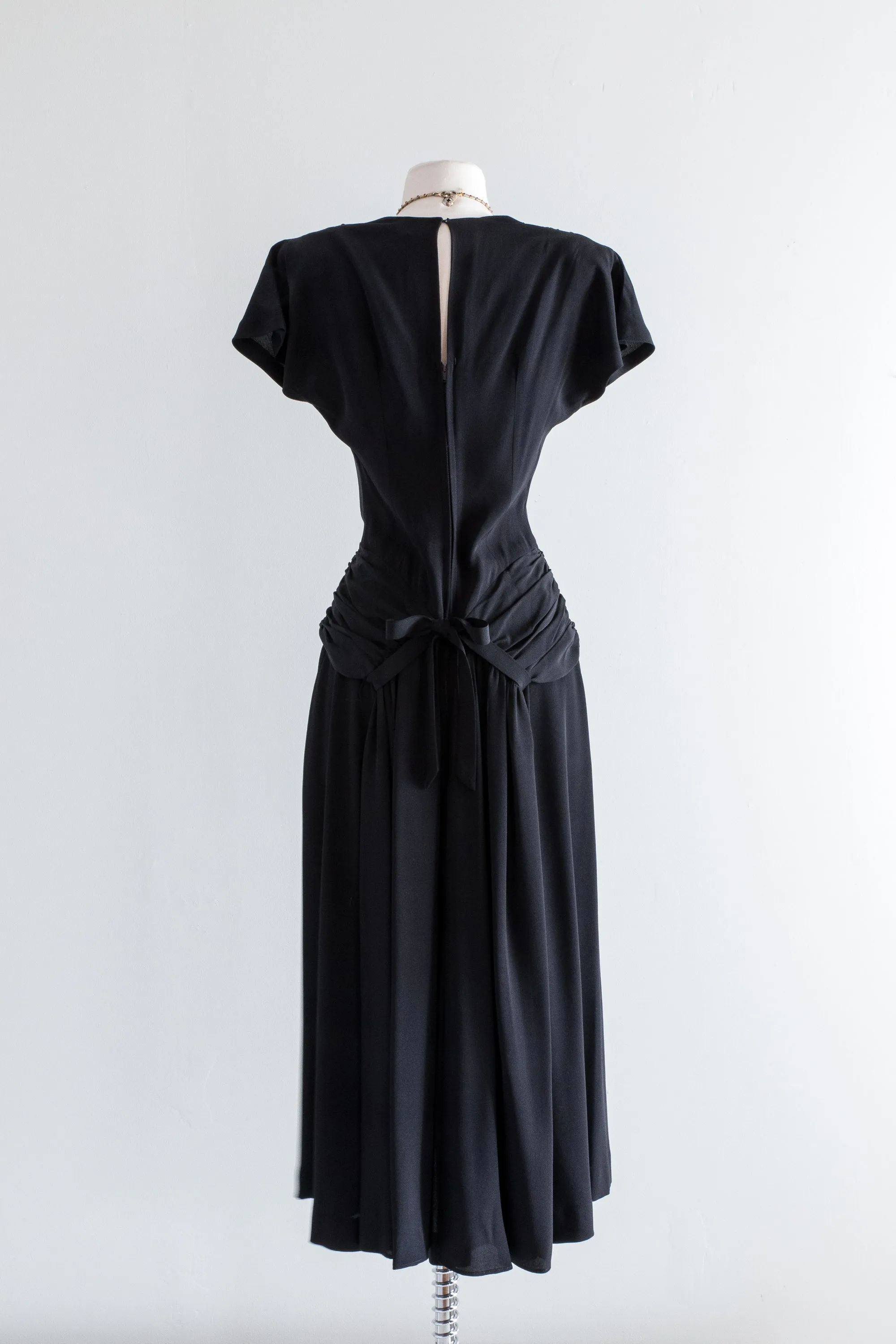 1940's Femme Fatale Perfectly Draped Black Cocktail Dress / Waist 27"