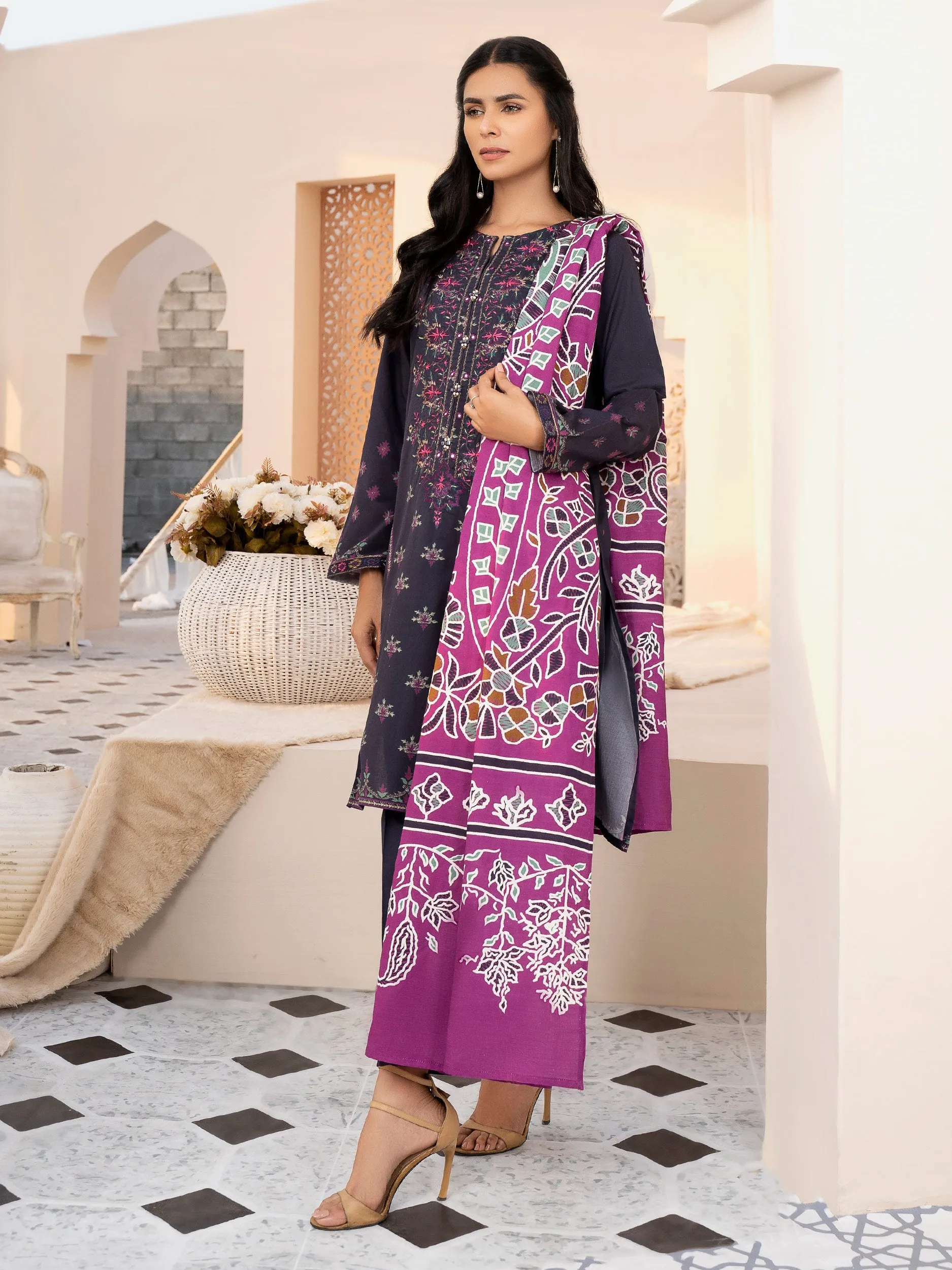 2 Piece Embroidered Winter Cotton Suit (Unstitched)
