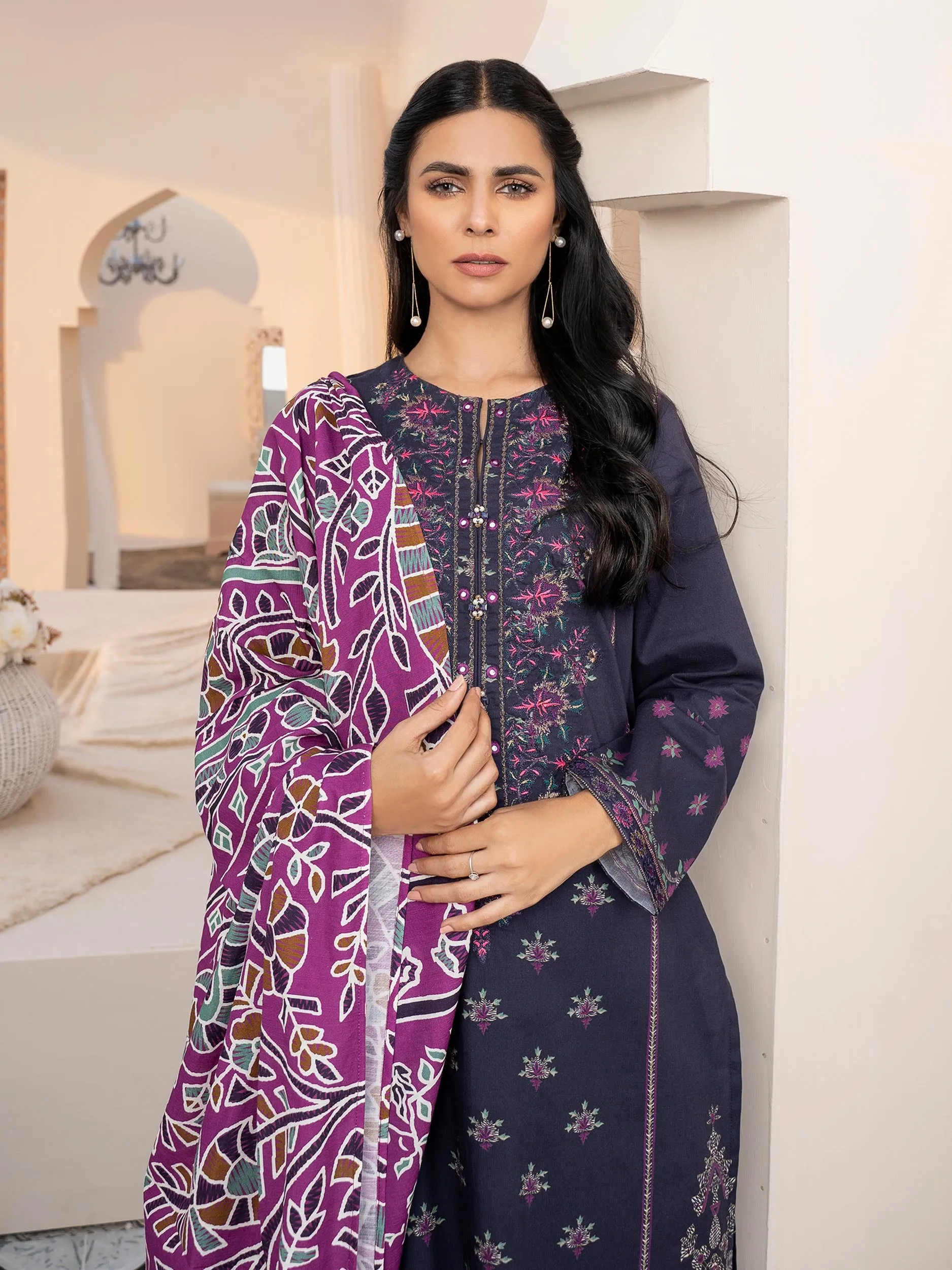 2 Piece Embroidered Winter Cotton Suit (Unstitched)