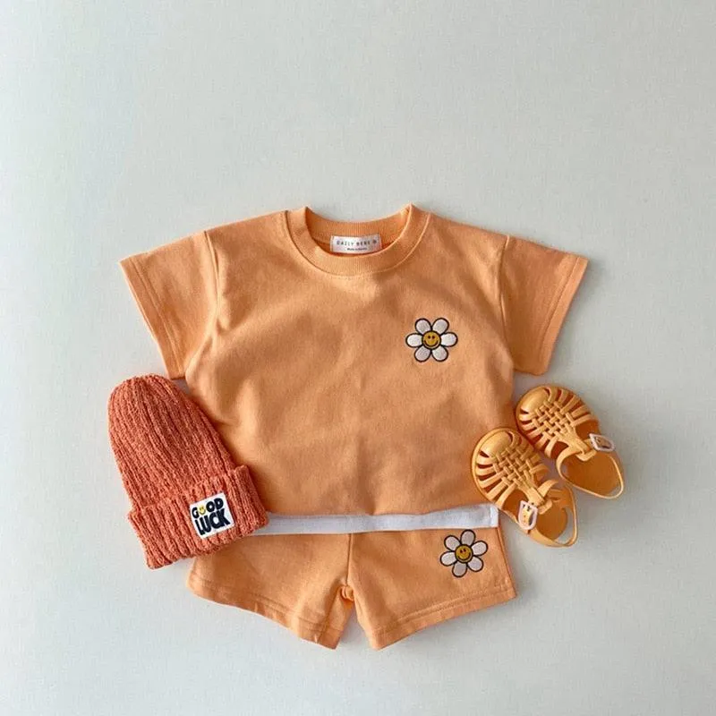 Solid Sunshine Daisy Top With Shorts